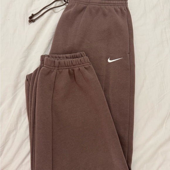 Nike Phoenix Fleece tapered sweatpants in brown - Picture 1 of 7